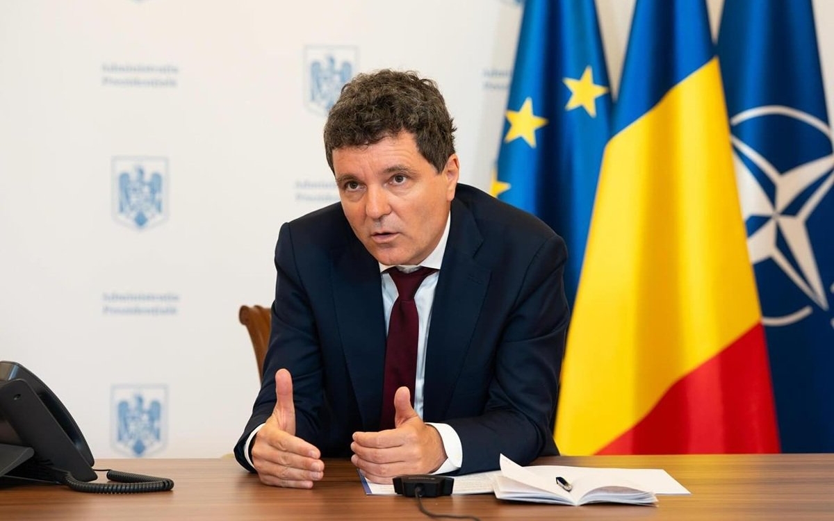 Nicușor Dan și-a însoțit fetița în prima zi de școală. Ulterior a discutat cu o delegație de profesori la Cotroceni
