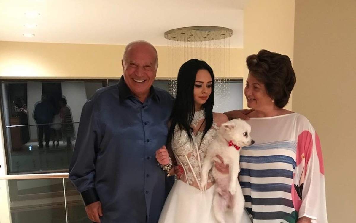Cine este și cu ce se ocupă fata cea mică a lui Dan Voiculescu. Dana are 26 de ani și deține o fundație ce-i poartă numele