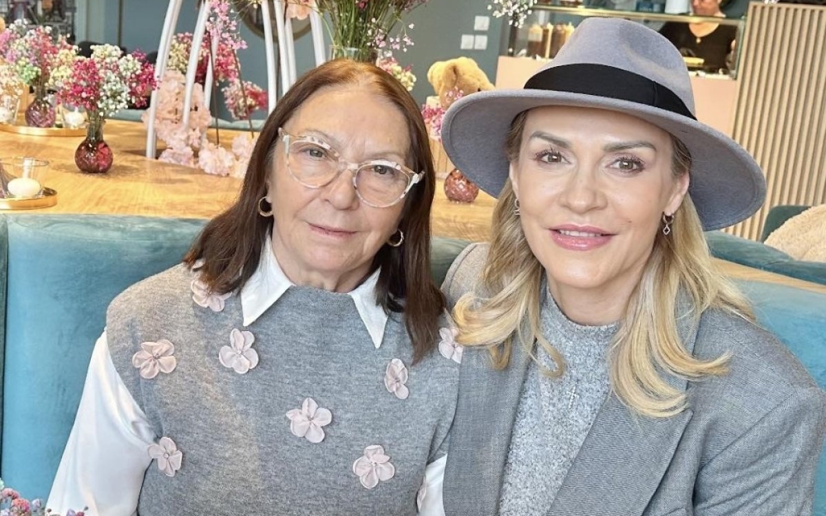Sărbătoare în familia Gabrielei Firea. Mama ei a împlinit 75 de ani, ce mesaj emoționant i-a transmis fostul edil al Capitalei