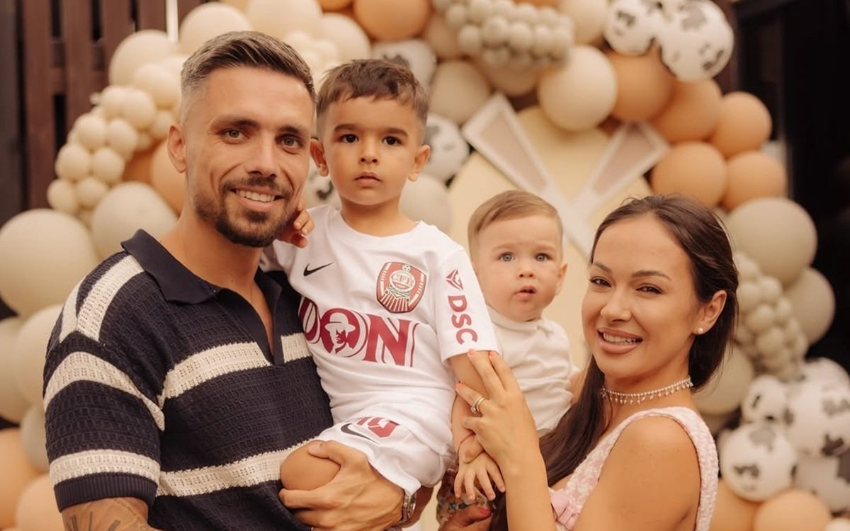 Vlăduța Lupău a fost din nou taxată dur după ce a postat o imagine de familie. "Facem chetă pentru un demachiant"