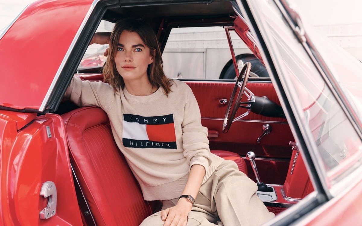 Clasic și modern: Tommy Hilfiger reinventează eleganța versatilă