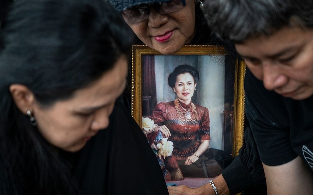 A murit "Jackie Kennedy" a Asiei. Sirikit Kitiyakara a fost soția regelui care a domnit 70 de ani în Thailanda