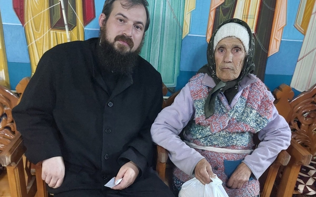 Elena, o femeie de 86 de ani din Iași își duce traiul în durere, în singurătate și sărăcie lucie „Nu am lemne. Nu am ce mânca”.