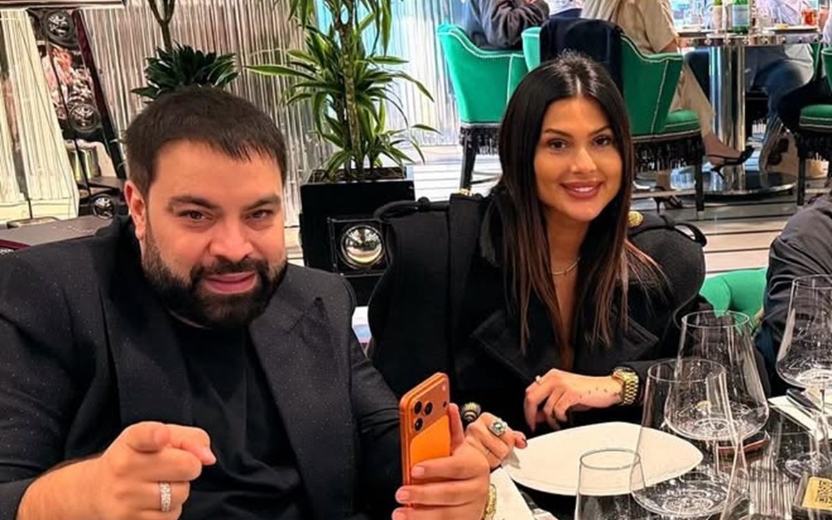 Roxana Dobre, soția lui Florin Salam, este însărcinată a patra oară. Cei doi au făcut anunțul din Turcia