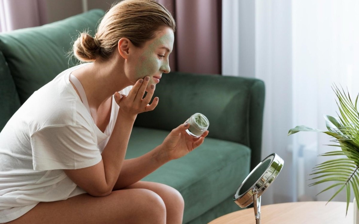 Skincare inteligent: cum să combini rutina de acasă cu tratamentele profesionale