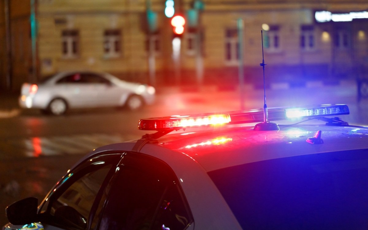 O adolescentă de 15 ani s-a aruncat de la etajul 5 al unui bloc din Capitală