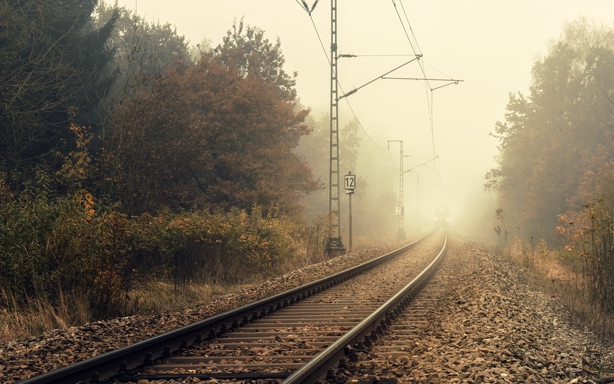 O tânără de 26 de ani din Bacău a fost găsită fără viață lângă șina de cale ferată. Primele ipoteze despre moartea ei