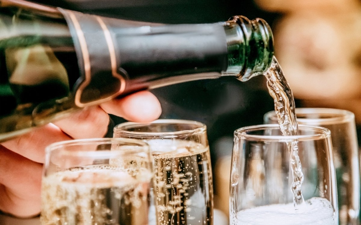 Cum să alegi șampania perfectă pentru un moment special?