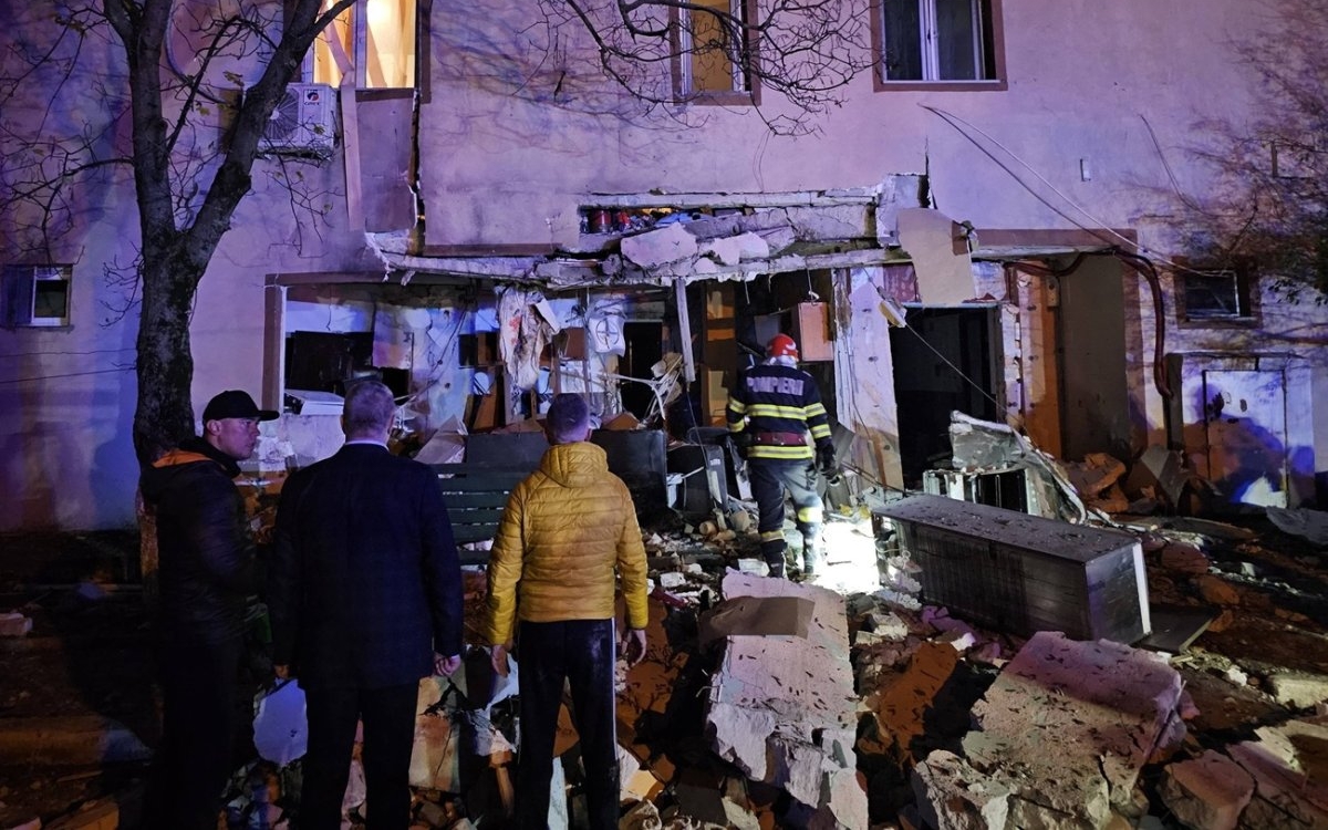 Explozie puternică în Buftea. Trei victime, printre care și un copil, se află la spital. Clădirea riscă să se prăbușească
