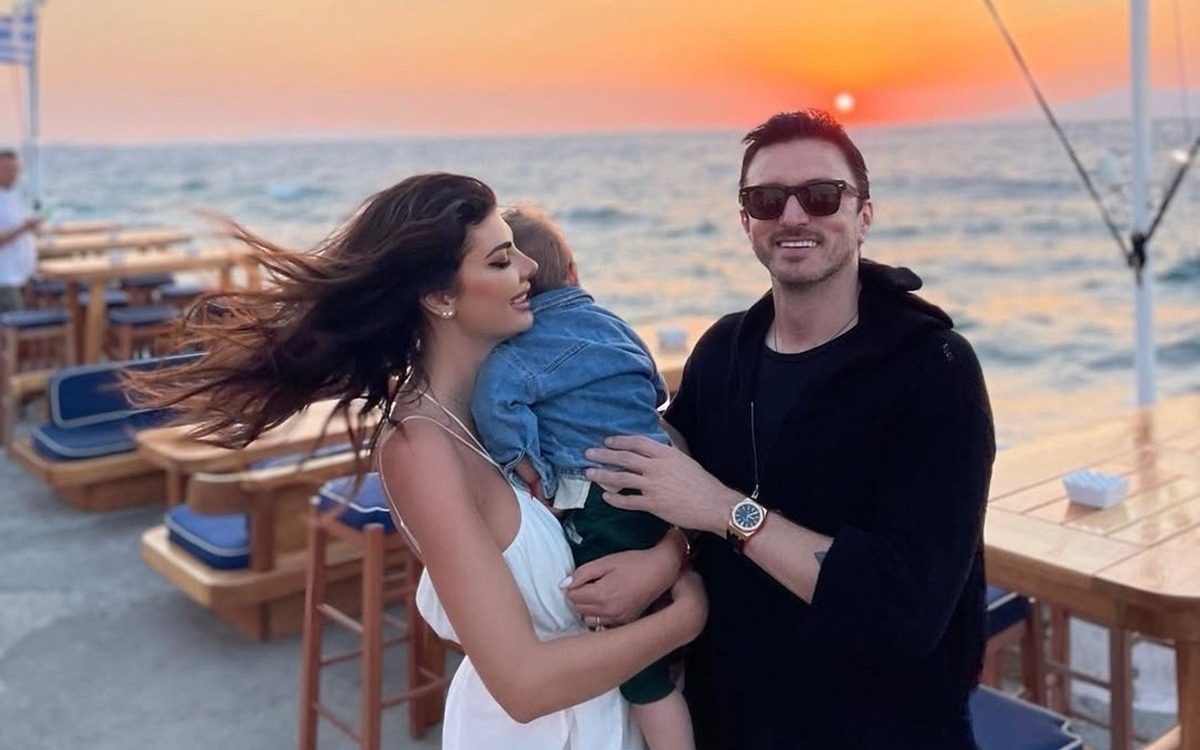 Dragoș Săvulescu și Angela Martini mai dau o șansă relației lor? Au plecat împreună în vacanță după ce au depus actele de divorț