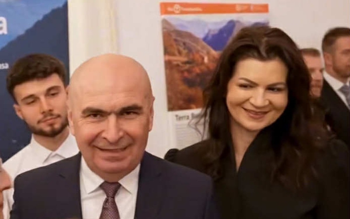 Premierul Ilie Bolojan s-a căsătorit în mare secret! Cum a apărut cu soția lui la braț la un eveniment în Viena
