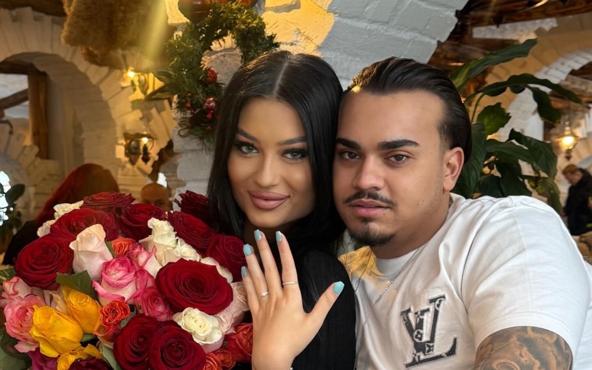 Fiul lui Adrian Minune se pregătește de nuntă. S-a logodit cu aleasa lui chiar în noaptea dintre ani