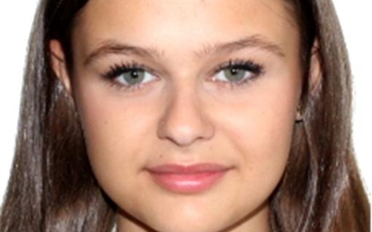 Ioana, o copilă de 14 ani din Sibiu a dispărut fără urmă după ce ar fi cerut un ordin de protecție. Mama fetei susține că a fost răpită