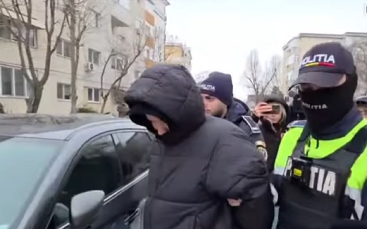 Andrei, un tânăr de 20 de ani din Constanța, și-a ucis mama. A adormit în apartament cu trupul neînsuflețit al femeii