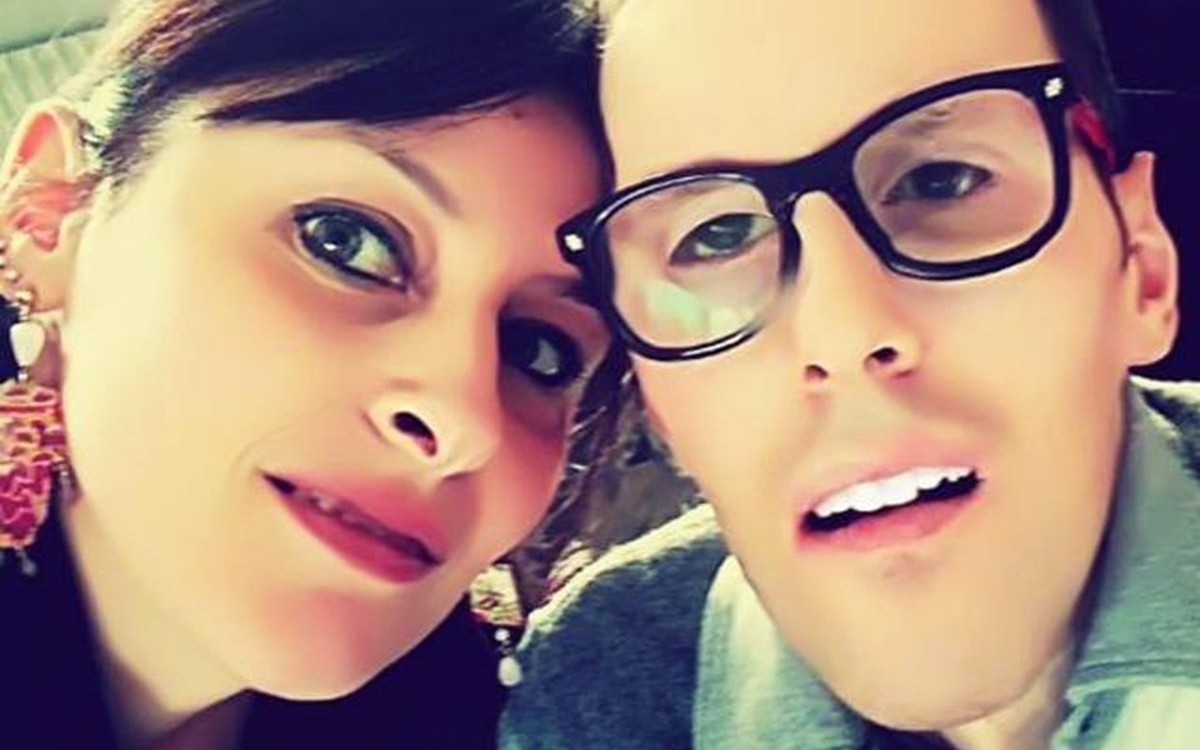 Mihaela și-a dat demisia pentru a se dedica îngrijirii iubitului paralizat, alături de care a trăit 26 de ani. Bărbatul a rămas imobilizat la pat după un accident de schi