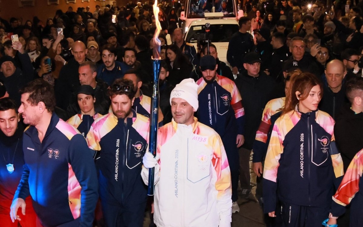 Cristi Chivu a purtat flacăra olimpică pe străzile din Milano, în aplauzele italienilor. Românul este unul dintre cei mai apreciați sportivi din Italia