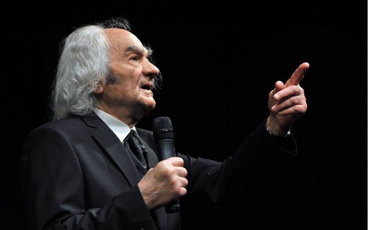 Leon Dănăilă a fost decorat cu Ordinul Militar al României pentru întreaga lui carieră. „Ca să ajung până aici, cu sărăcia și lipsurile mele nesfârșite, a trebuit să înfrunt multe furtuni"