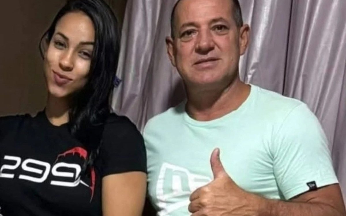 Karla, o tânără de 25 de ani a murit fulgerător într-un accident. Tatăl fetei nu a putut suporta durerea și s-a sinucis