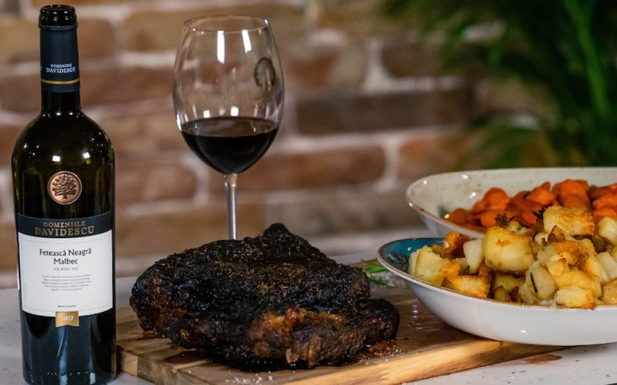 Cum asociezi vinurile Domeniile Davidescu cu preparate tradiționale românești: exemple și recomandări