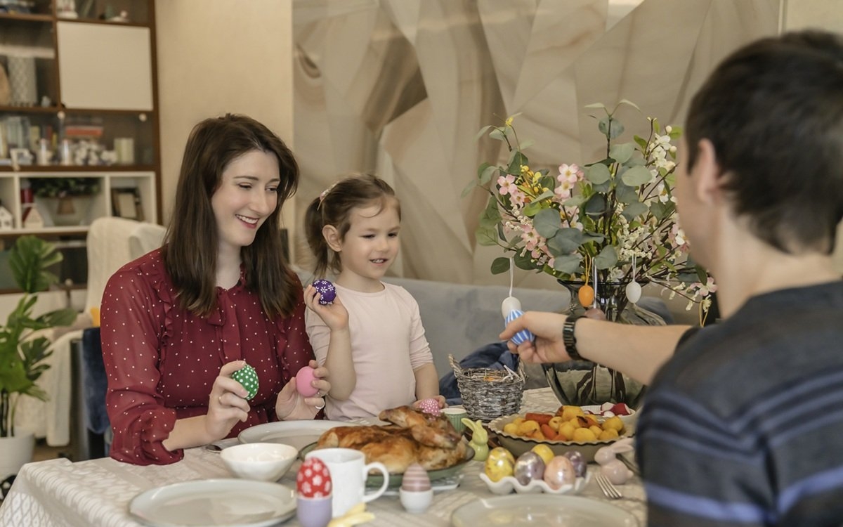 Câte zile libere vor avea românii de Paște în 2026