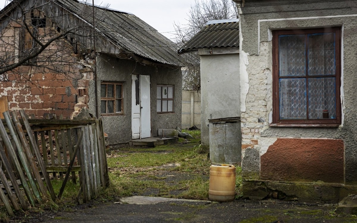 Tragedie în Tulcea. O fetiță de 12 ani și-a pus capăt zilelor din cauza sărăciei în care trăia cu familia