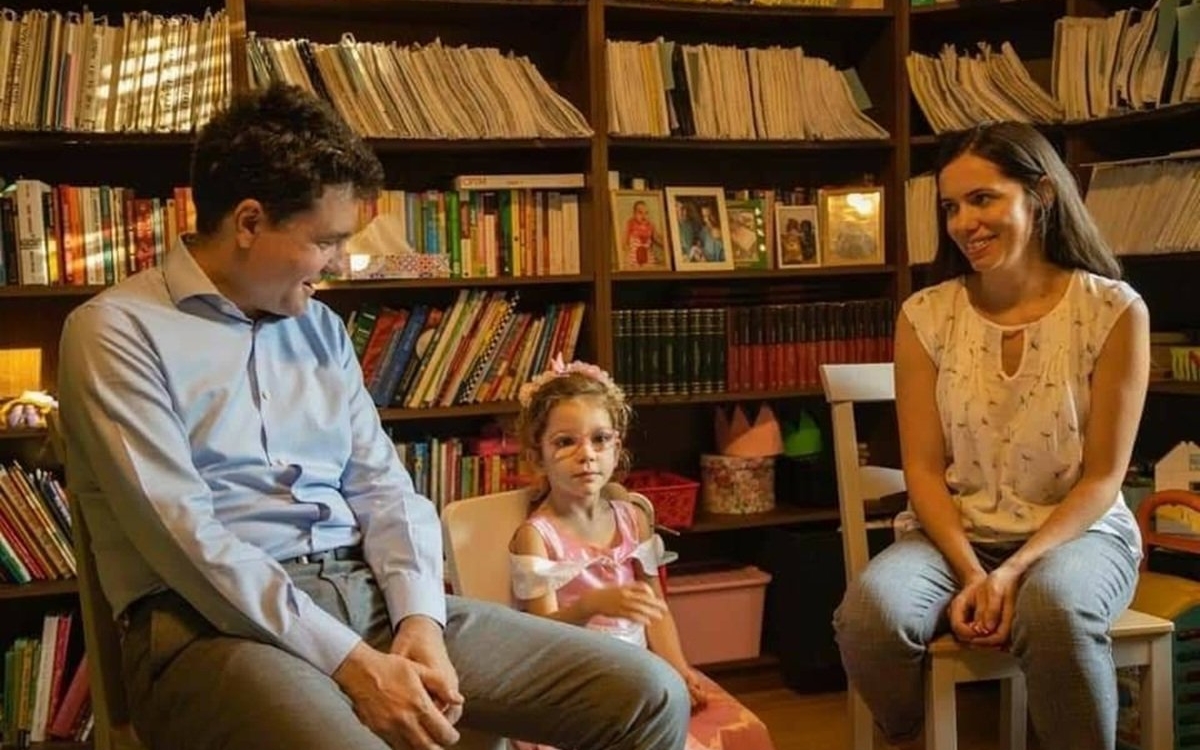 Mirabela Grădinaru este o mamă strictă? Până la ce vârstă i-a interzis telefonul mobil fiicei sale cu Nicușor Dan