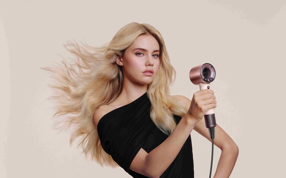 Dyson lansează Supersonic™ Travel: mai ușor¹, mai compact, fără compromis de performanță