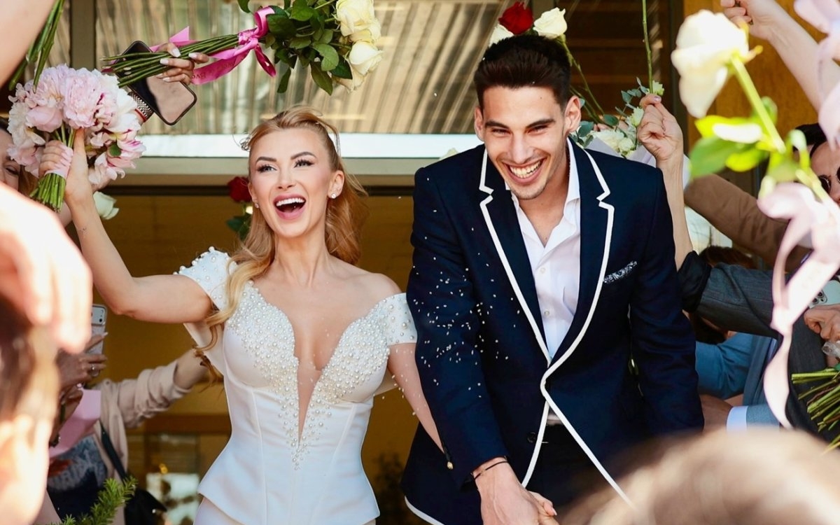 Marii absenți de la cununia Andreei Bălan cu Victor Cornea, tatăl ei și Aurelian Temișan. Ce a făcut vedeta la scurt timp după ce a spus DA