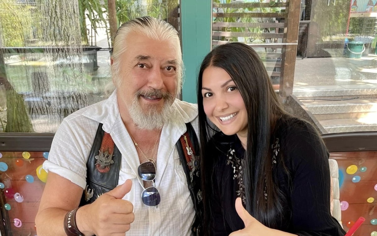 Medana Oprea, mesaj și poezie deosebită în amintirea marelui Nicu Covaci, care ar fi împlinit 79 de ani. "Astăzi, cântă îngerilor, cu aceeași chitară care a spus lumii povești"