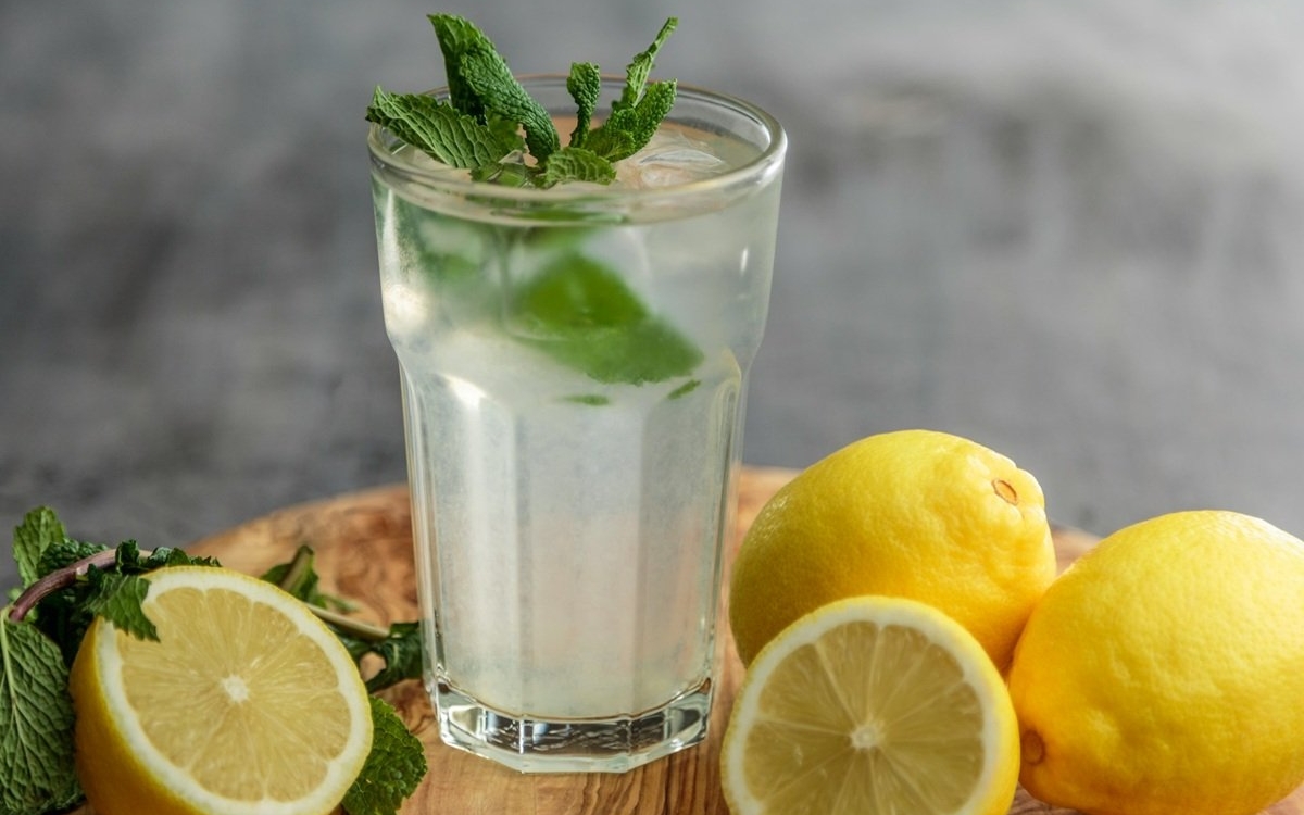 Rețete de limonadă perfecte pentru răcorire naturală