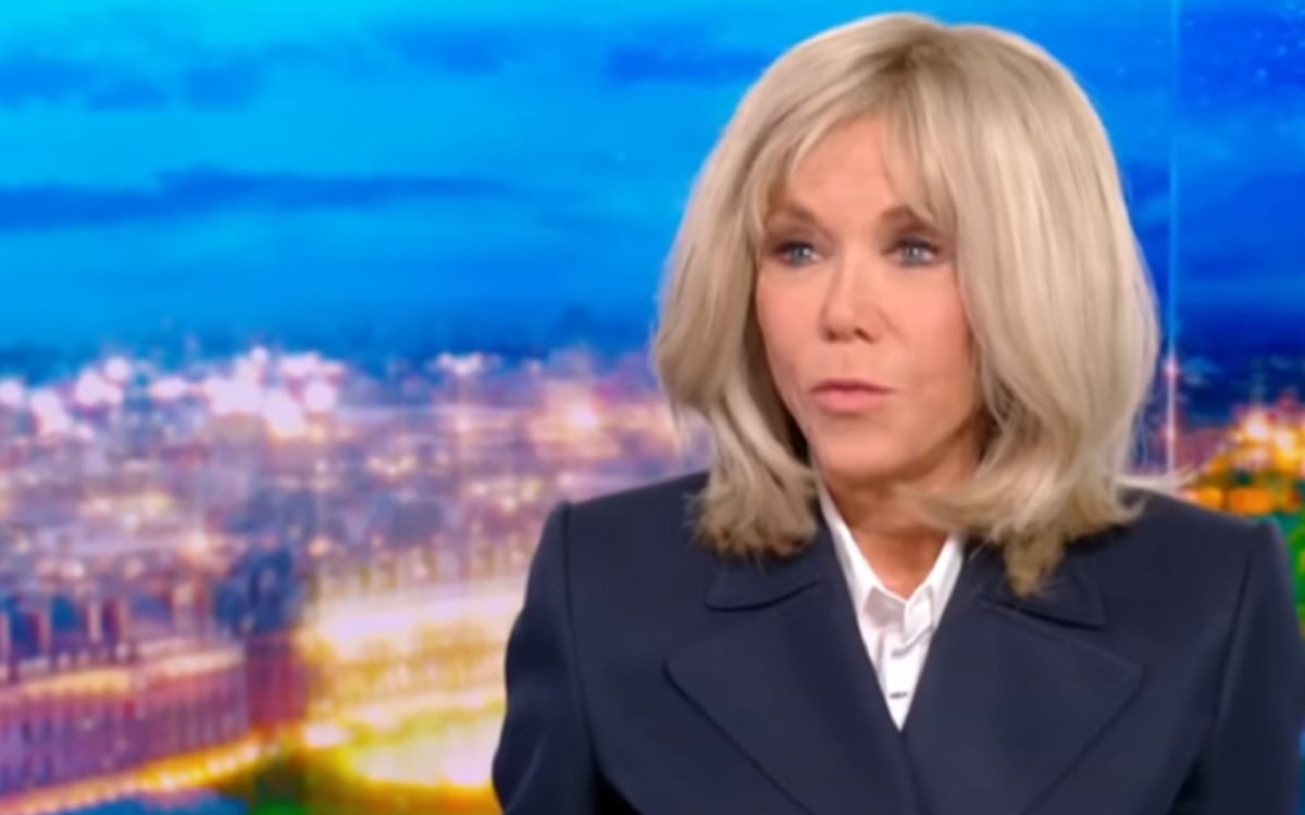 Zece persoane au fost găsite vinovate de cyberbullying la adresa lui Brigitte Macron. Au făcut acuzații grave despre presupusa identitate transsexuală a Primei Doamne din Franța