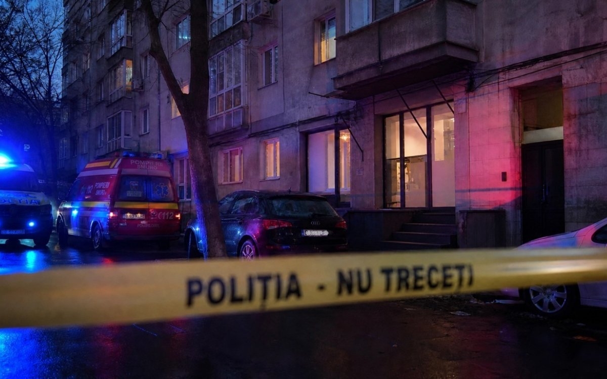 Un tânăr de 27 de ani, fiul unui medic stomatolog din București, și-a dat foc în cabinet. Tatăl lui a încercat să-l salveze cu mâinile goale