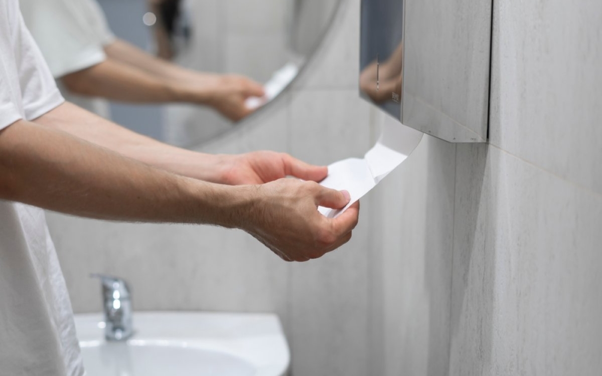 Ghid pentru baie și bucătărie: cum alegi prosoape de hârtie pliate pentru dispensere și dispensere prosoape hârtie profesionale IgienaPHS