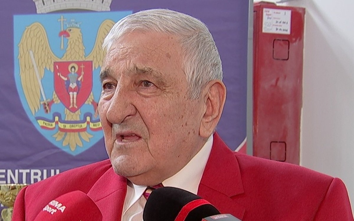 Rică Răducanu, declarații emoționante despre motivul pentru care nu a mers la înmormântarea mamei și fratelui său. „N-am dormit două nopți”