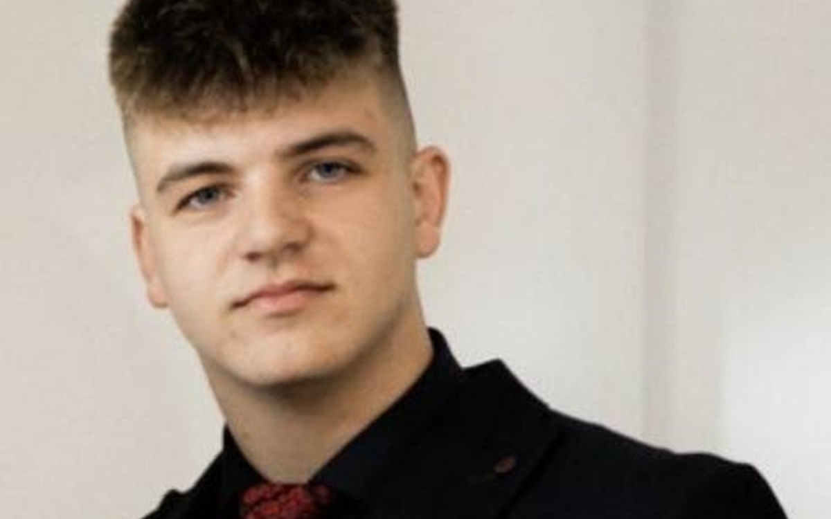Alex, un tânăr de 19 ani a sfârșit într-un cumplit accident de motocicletă în munții Bârgăului