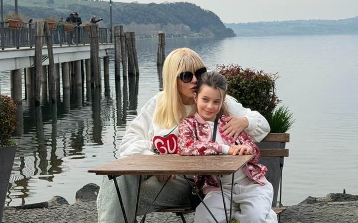 Elena Udrea este cea mai mândră mamă. Eva a luat locul I la un concurs important de muzică