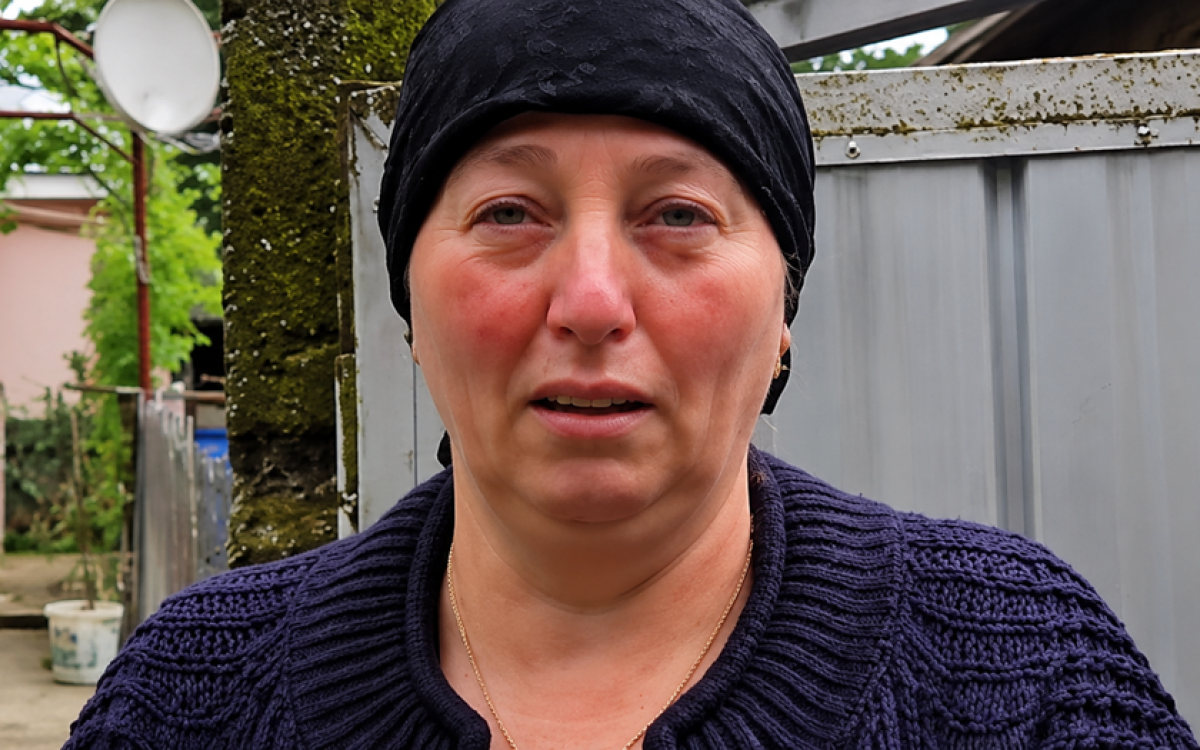 Imaginile durerii! Robert, adolescentul din Bacău care a murit în curtea școlii a fost condus pe ultimul drum. Mama lui acuză autoritățile de neglijență
