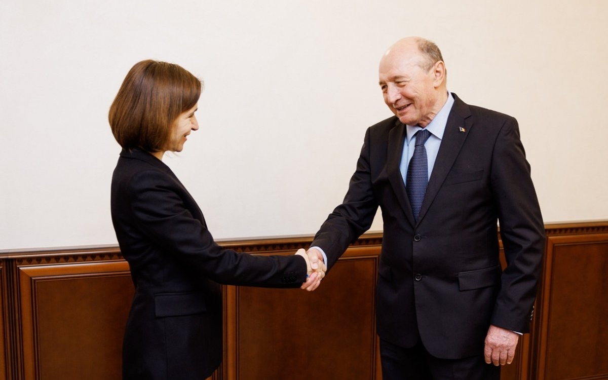 Maia Sandu i-a acordat din nou cetățenia moldovenească lui Traian Băsescu. „De azi sunteți nu doar fratele nostru, ci și concetățeanul nostru”