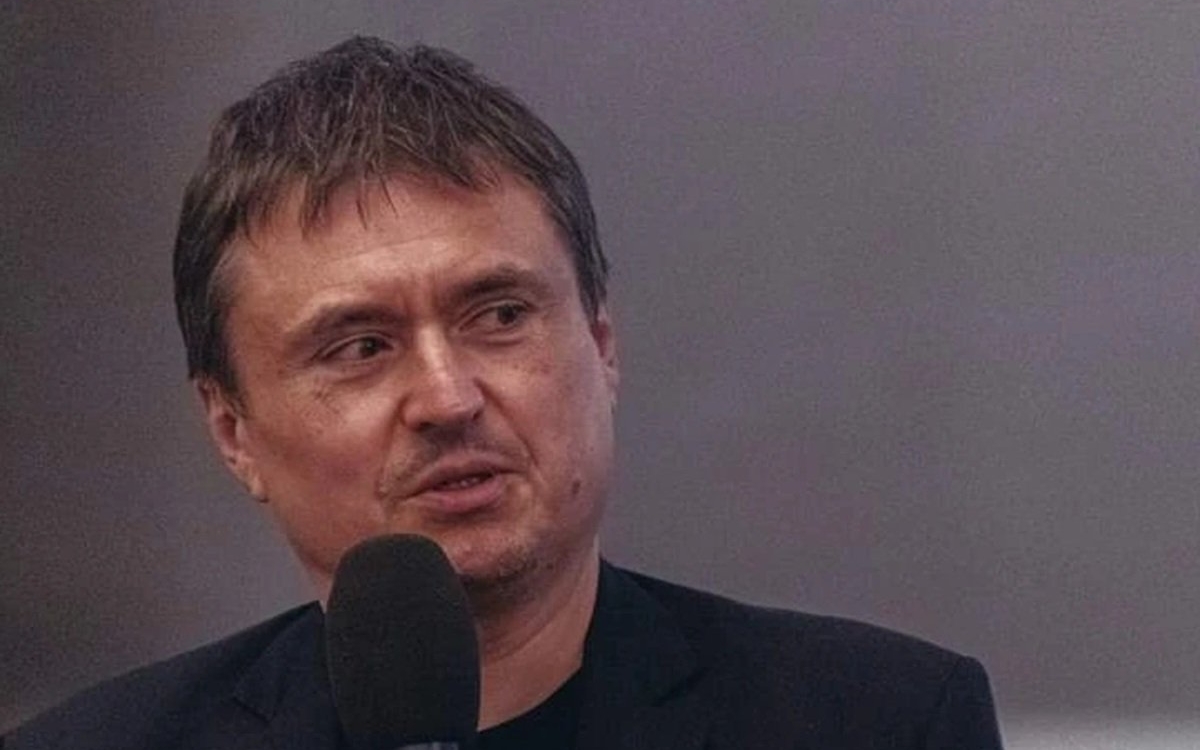 Cristian Mungiu, hărțuit ani întregi de o femeie cu probleme psihice. L-a dat în judecată pe motiv că ar fi filmat-o în public