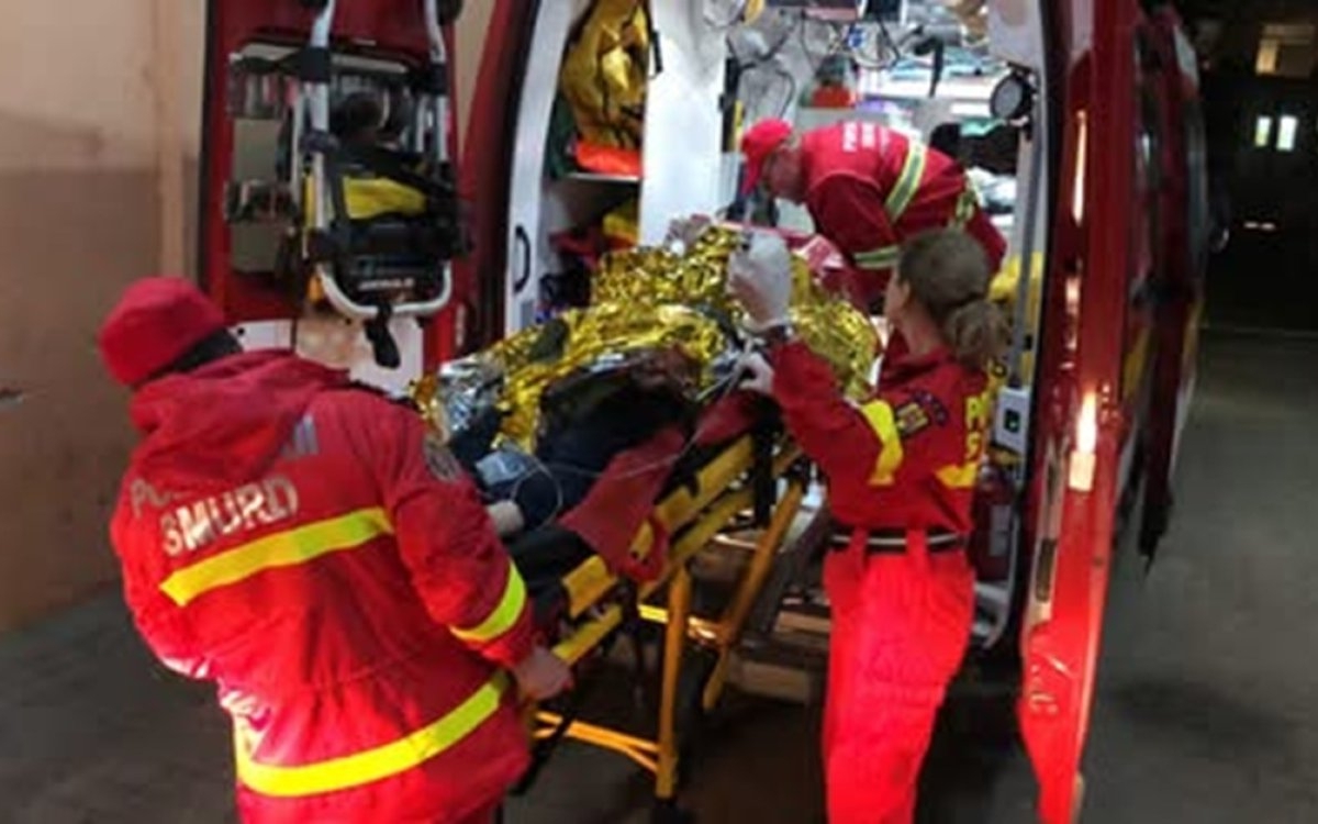 Un bărbat de 39 de ani din Botoșani a încercat să-și arda soția de vie. Se află în stare gravă la spital după ce s-a autoincendiat accidental