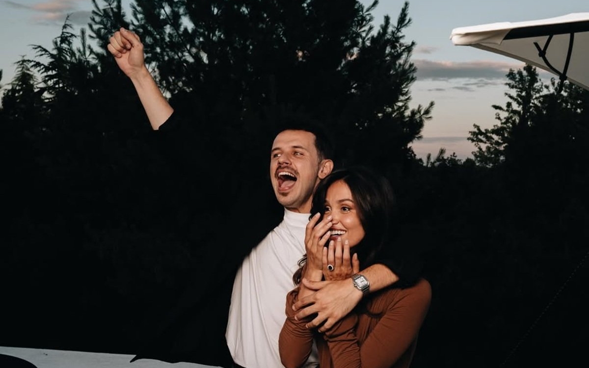 După 11 ani de iubire, a spus „DA”! Bogdan Medvedi a cerut-o în căsătorie pe Oana Zara chiar de ziua ei