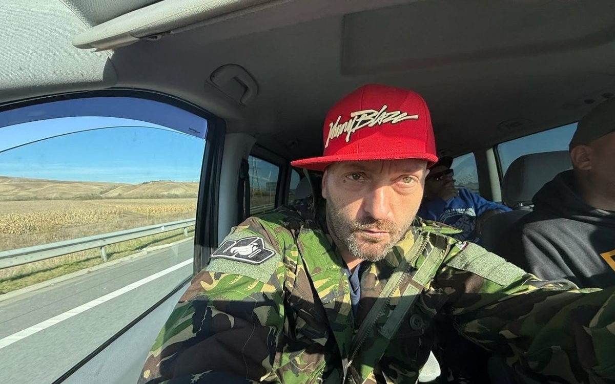 Cheloo a fost săltat de agenții de poliție în plină stradă. Ar fi fugit de la un spital din Câmpina, apoi a fost dus la Psihiatrie