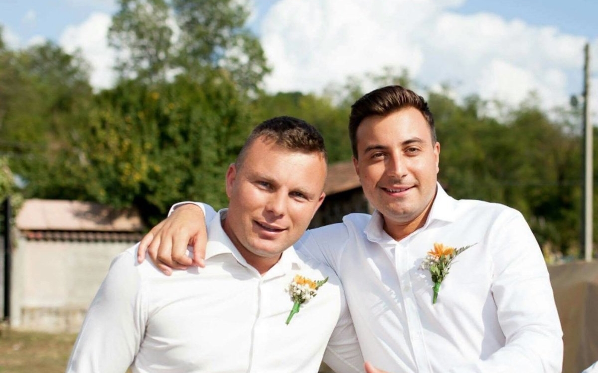 Valentin Sanfira, imagine rară în online cu fratele lui. Cât de mult seamănă cei doi și ce mesaj emoționant i-a transmis artistul