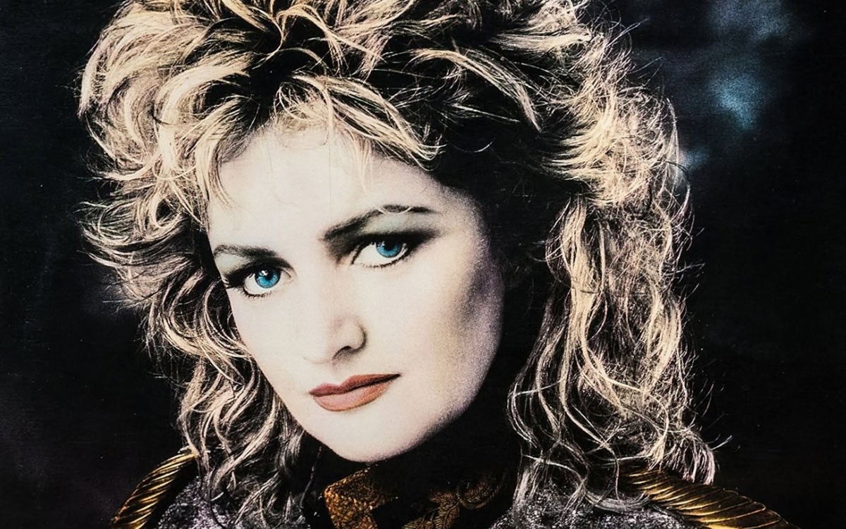 Povestea impresionantă de viață a lui Bonnie Tyler. A iubit același bărbat jumătate de secol, dar nu a putut deveni mamă