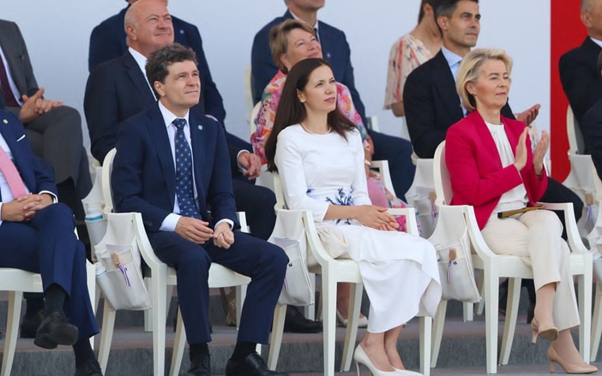 Mirabela Grădinaru, nelipsită de lângă președintele Dan la parada militară de pe Champs-Élysées de Ziua Națională a Franței