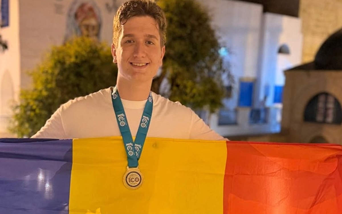 El este Răzvan Mihai Iacob, are numai 17 ani, dar a fost medaliat cu aur la Olimpiada Internațională de Securitate Cibernetică din Europa