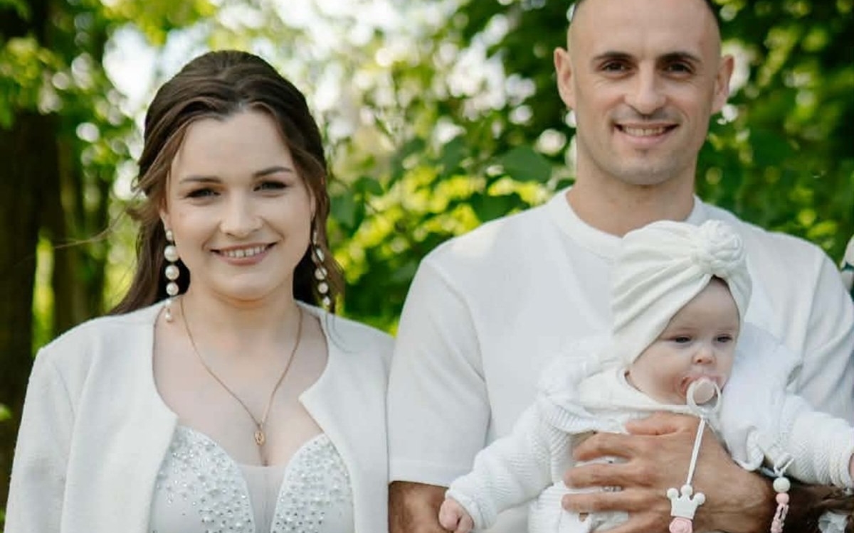 Lucia și Constantin și-au pierdut viața într-un cumplit accident, împreună cu bebelușul lor de 6 luni. Fetița lor 7 ani, singura supraviețuitoare, a rămas orfană și este în stare critică