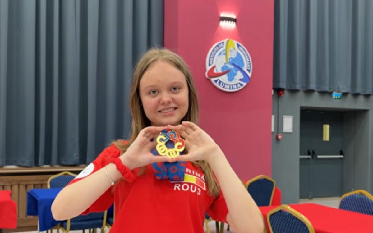 Românca de 18 ani care a impresionat o lume întreagă. Carina Viespescu, dublu medaliată cu aur la olimpiadele internaționale