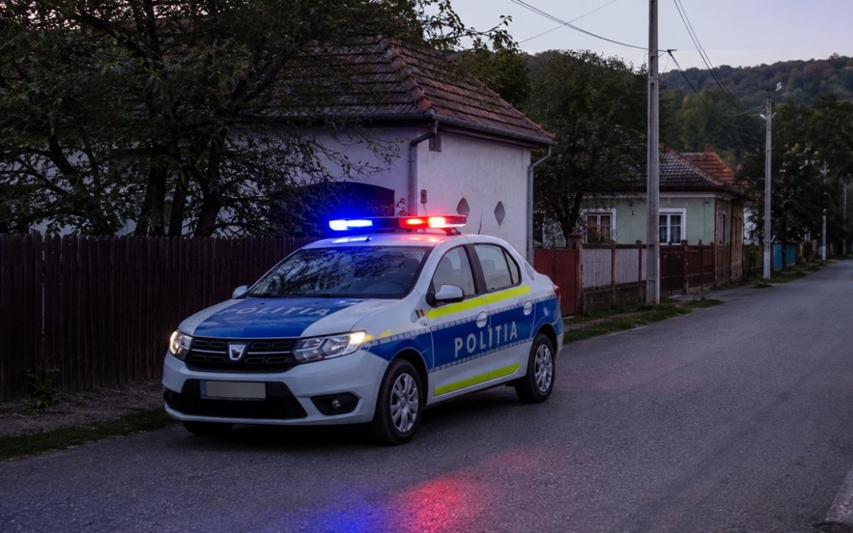 Descoperire macabră într-o curte din Galați. O femeie a încasat aproape doi ani pensia bunicii pe care ar fi îngropat-o în spatele casei