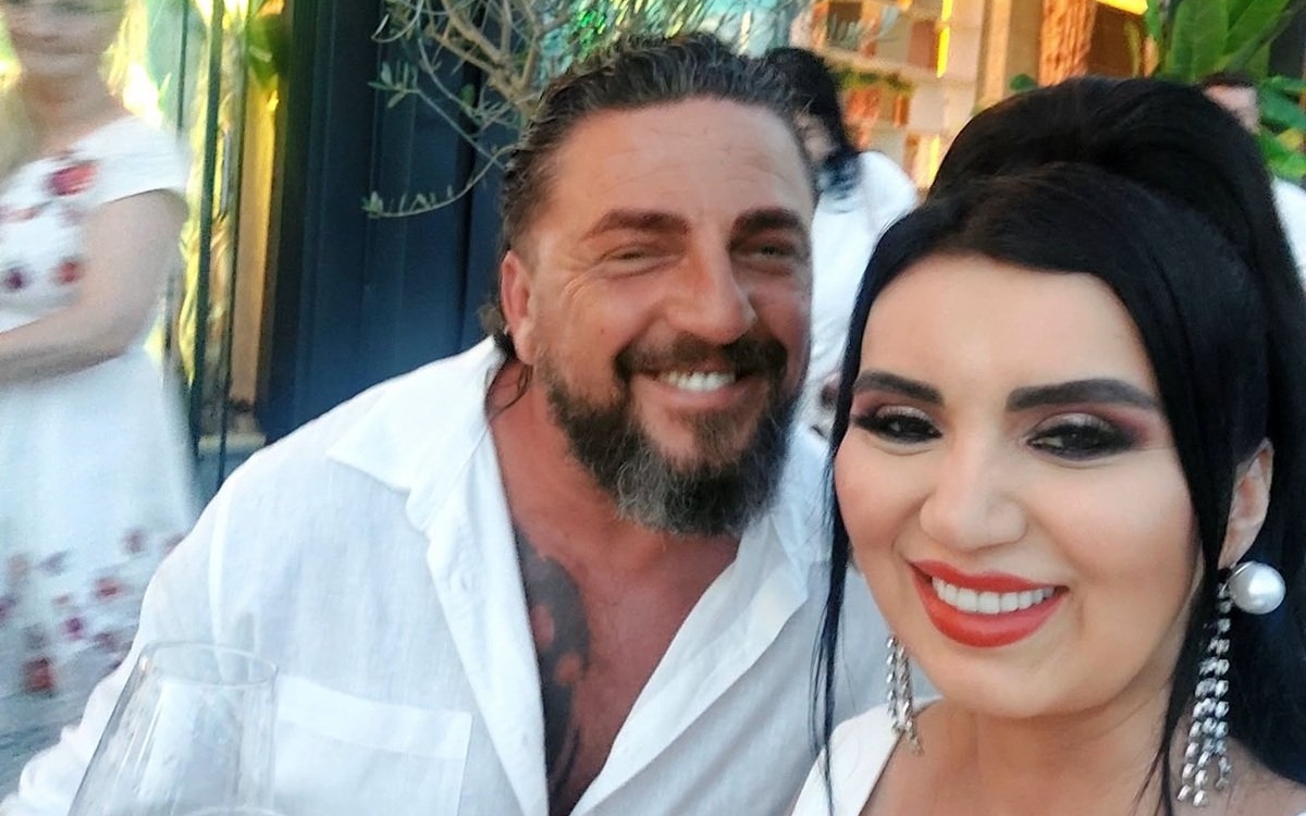 Adriana Bahmuțeanu a decis să amâne nunta cu George Restivan. Motivul este sfâșietor